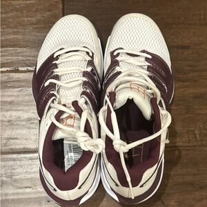 Women’s Nike vapor x tennis shoes size 9